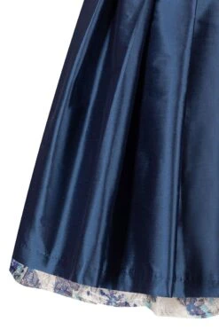 Midi Dirndl 65 Cm Creme Blau Zauberelfe 012138 11 Midi Dirndl 65 Cm Creme Blau Zauberelfe 012138 -Modegeschäft astrid soell midi dirndl 65cm creme blau zauberelfe 012138 6 1200x1200