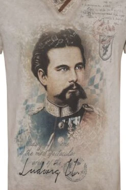 Trachtenshirt Taupe Mit König Ludwig Aufdruck 004316 -Modegeschäft hangowear trachtenshirt taupe mit koenig ludwig aufdruck 004316 3 1200x1200