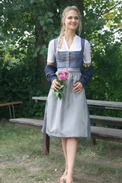 Midi Dirndl 70 Cm Blau Grau Verena 008497 -Modegeschäft lieblingsgwand midi dirndl 70cm blau grau verena 008497 4 1200x1200